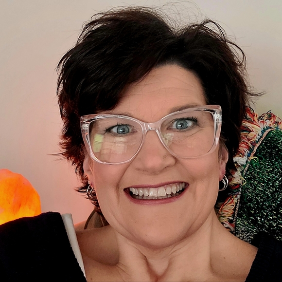 Meet your Posher, Kelly - Picture 2 of 2